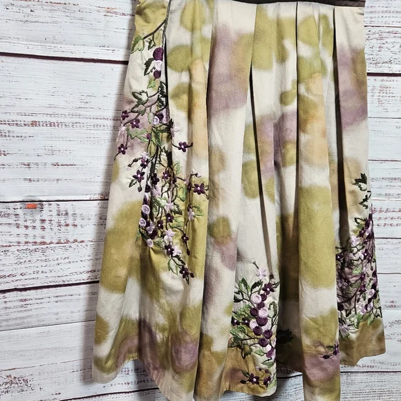 Floreat embroidered pleated dress - Picture 15 of 15